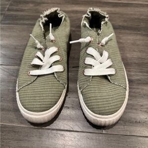 Green Casual Sneakers with White Laces tommy bahama